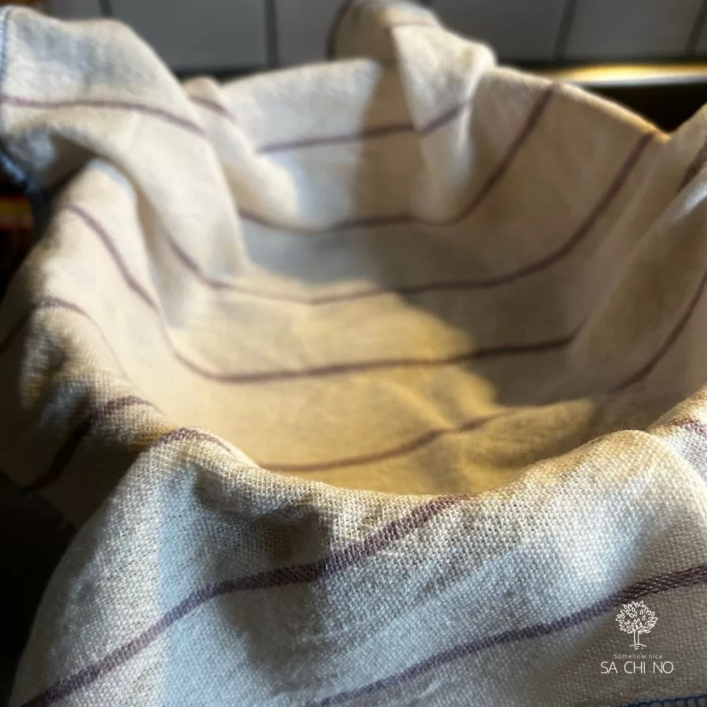 せいろの中に蒸し布がひいてある画像