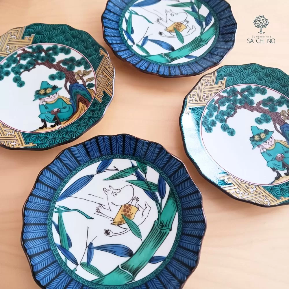 ムーミンの九谷焼皿４枚並べ